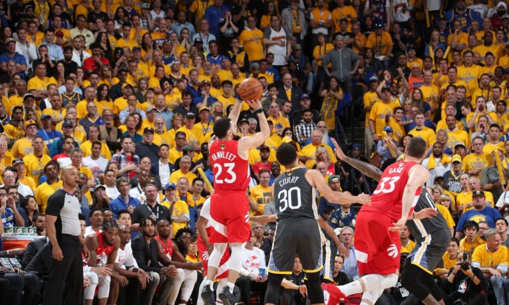Imagem Ilustrando a Notícia: Raptors vence Golden State e conquista a NBA