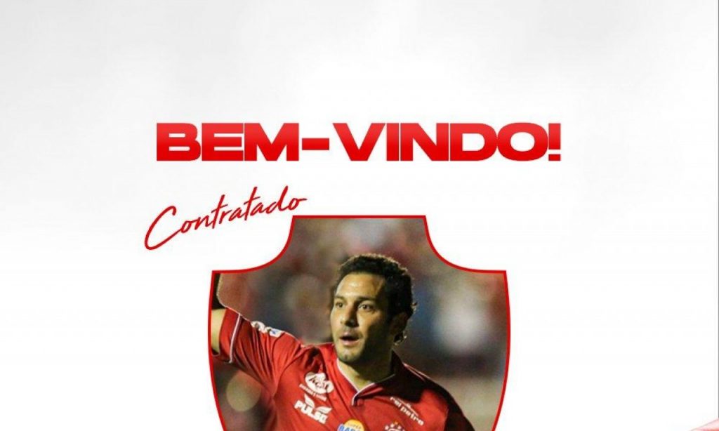 Imagem Ilustrando a Notícia: Vila Nova anuncia a contratação do experiente atacante Frontini