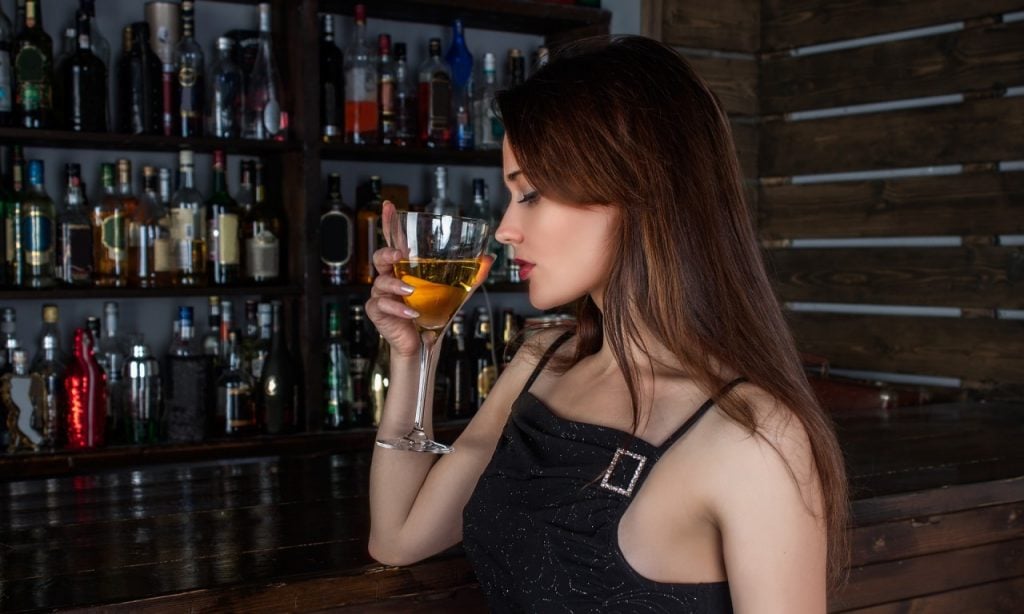 Imagem Ilustrando a Notícia: Consumo abusivo de álcool aumenta 42,9% entre as mulheres