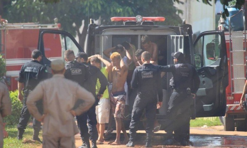 Imagem Ilustrando a Notícia: Defensoria pede ao TJ prisão domiciliar para presos foragidos na rebelião