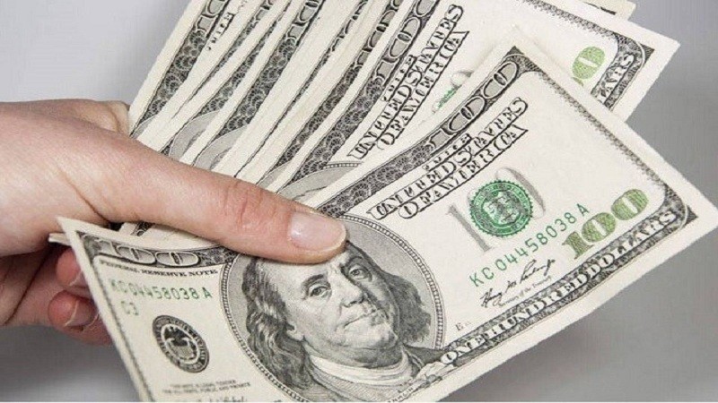 Imagem Ilustrando a Notícia: Dólar abre semana em alta de 0,37%, cotado a R$ 3,8650