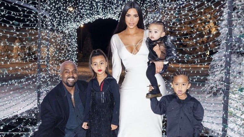 Imagem Ilustrando a Notícia: Kim Kardashian espera o quarto filho, afirma revista