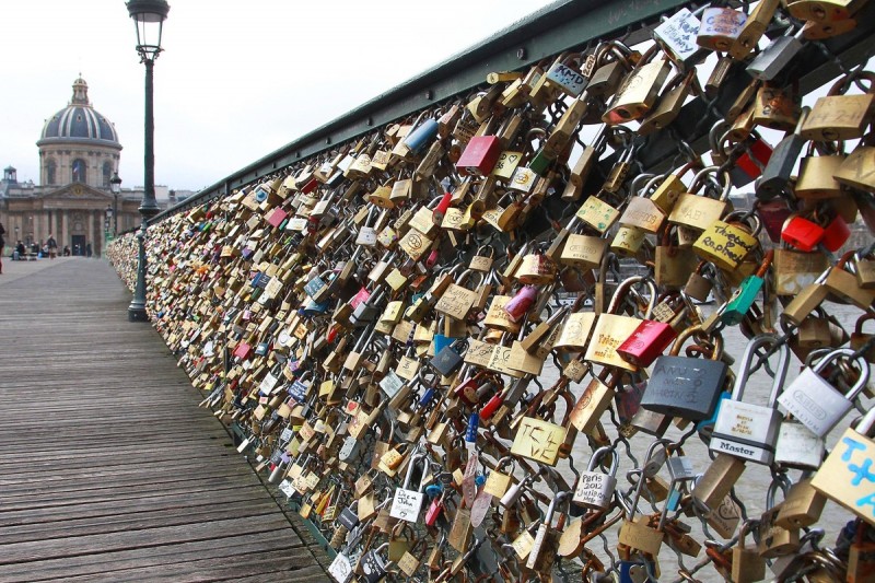 Imagem Ilustrando a Notícia: Paris leiloará seus cadeados do amor