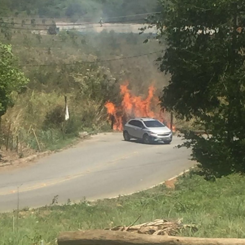 Imagem Ilustrando a Notícia: Morador é flagrado ateando fogo em vegetação no setor Goiânia II