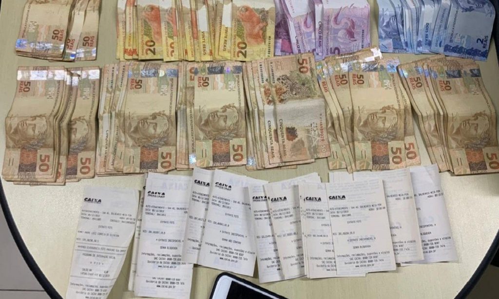 Imagem Ilustrando a Notícia: Homem é preso com R$ 8 mil de FGTS de desconhecidos, em Goiânia