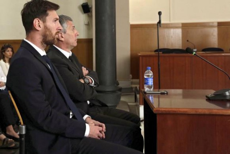 Imagem Ilustrando a Notícia: Messi é condenados a 21 meses de prisão por fraude fiscal