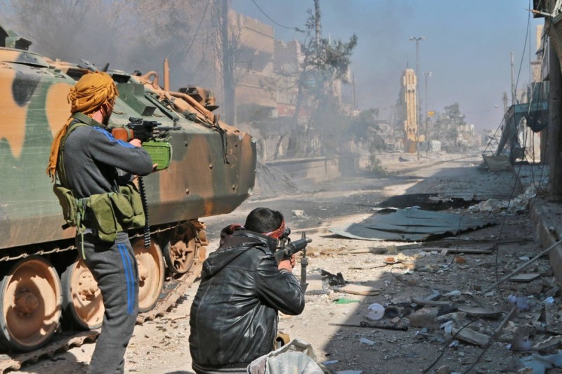Imagem Ilustrando a Notícia: Ataques contra último reduto do Estado Islâmico na Síria matam 50 pessoas