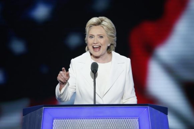 Imagem Ilustrando a Notícia: Campanha de Hillary acusa FBI de usar dois pesos e duas medidas