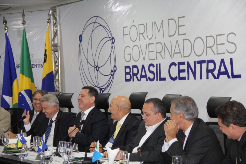 Imagem Ilustrando a Notícia: Marconi é reeleito presidente do Fórum Brasil Central