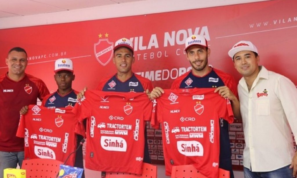 Imagem Ilustrando a Notícia: Vila Nova apresenta mais três reforços para a temporada