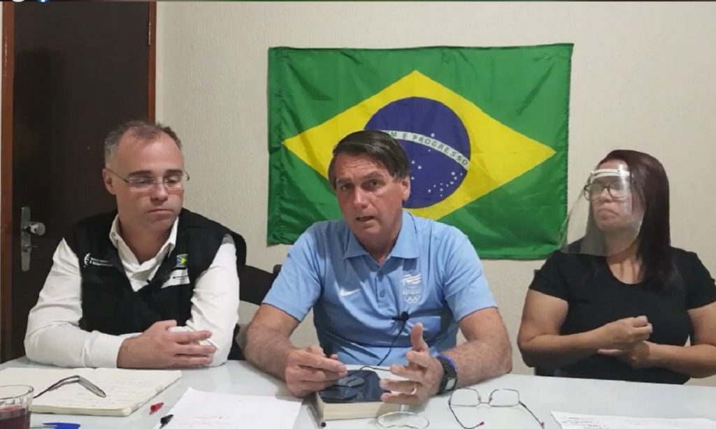 Imagem Ilustrando a Notícia: Bolsonaro diz que vai decidir pessoalmente sobre adoção de 5G no país