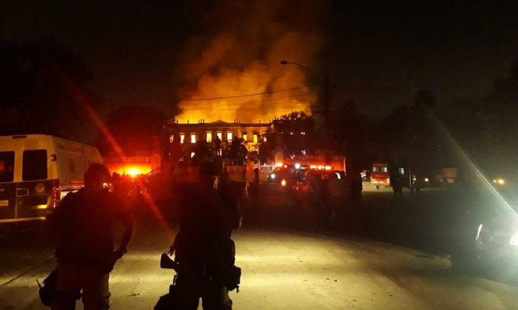 Imagem Ilustrando a Notícia: Incêndio no Museu Nacional não foi criminoso, aponta Polícia Federal