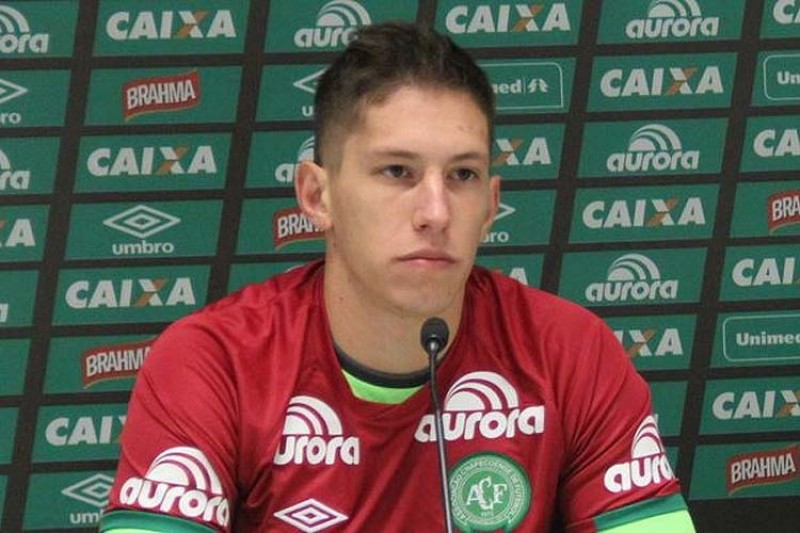 Imagem Ilustrando a Notícia: Goleiro do Chapecoense deve ser transferido para Chapecó neste sábado