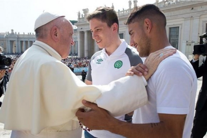 Imagem Ilustrando a Notícia: Papa Francisco recebe time da Chapecoense