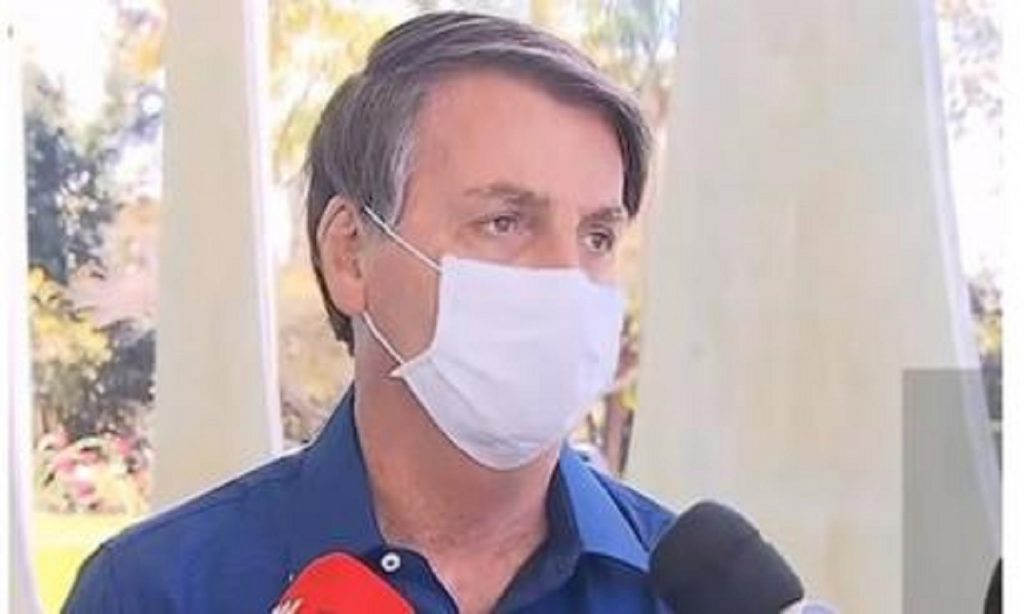 Imagem Ilustrando a Notícia: Bolsonaro testa positivo novamente para o novo coronavírus