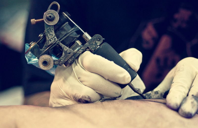 Imagem Ilustrando a Notícia: Flash Day Tattoo reverte verba para combate ao câncer