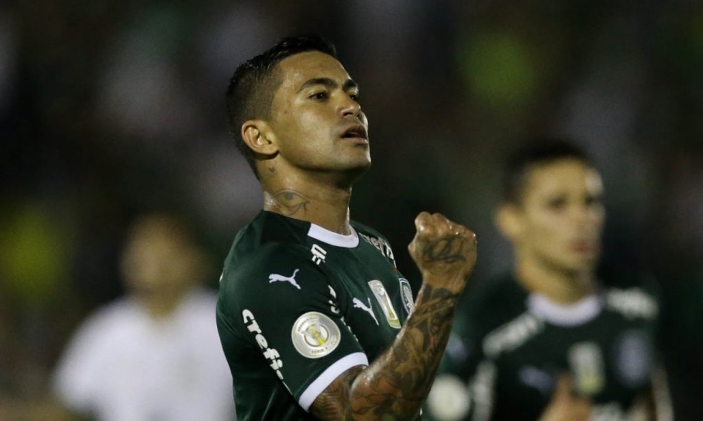 Imagem Ilustrando a Notícia: Palmeiras marca cinco vezes e goleia o Goiás