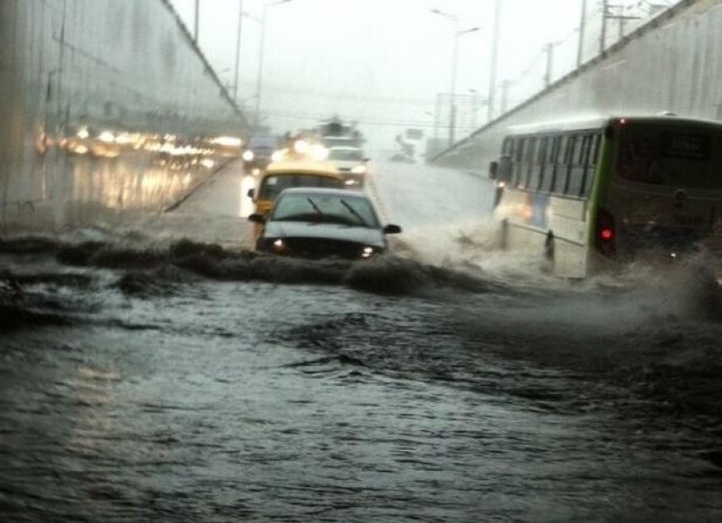 Imagem Ilustrando a Notícia: Fortes chuvas da noite de sábado causam transtorno em Goiânia