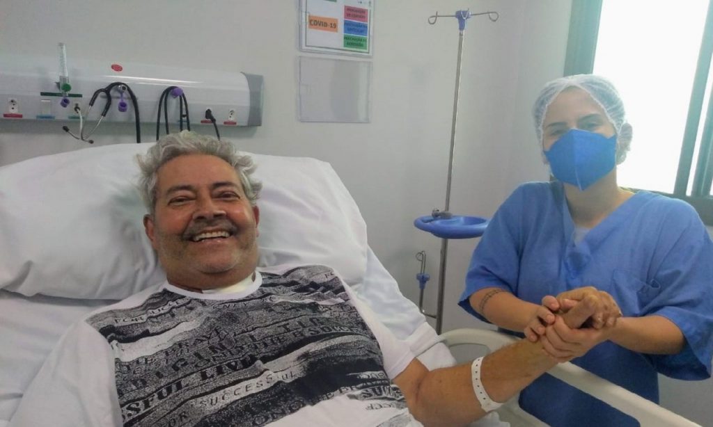 Imagem Ilustrando a Notícia: Paciente internado há mais de 46 dias com Covid-19 recebe alta no HCamp