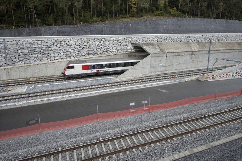 Imagem Ilustrando a Notícia: Túnel ferroviário mais longo do mundo entra em operação na Suíça