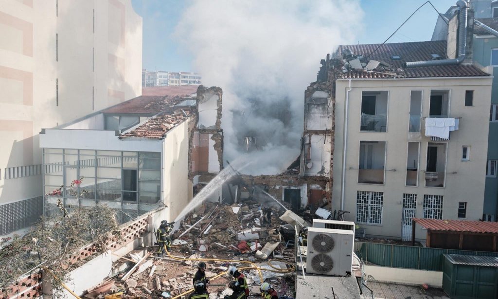 Imagem Ilustrando a Notícia: Portugal: explosão em prédio no centro de Lisboa deixa cinco feridos