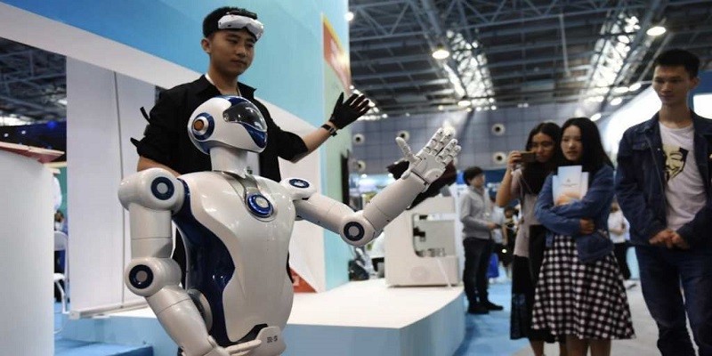 Imagem Ilustrando a Notícia: Robô com inteligência artificial apresentará noticiário na TV