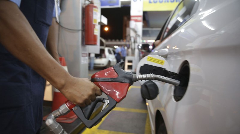 Imagem Ilustrando a Notícia: Pesquisa da ANP constata ligeiro recuo no preço médio da gasolina