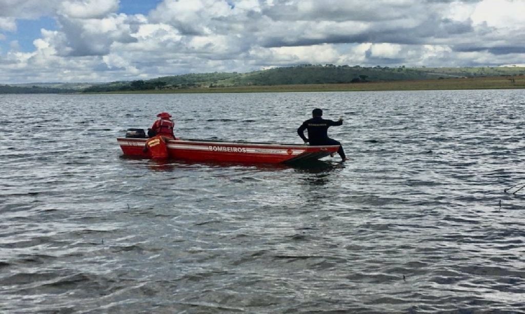 Imagem Ilustrando a Notícia: Homem morre afogado em lago, em Itarumã