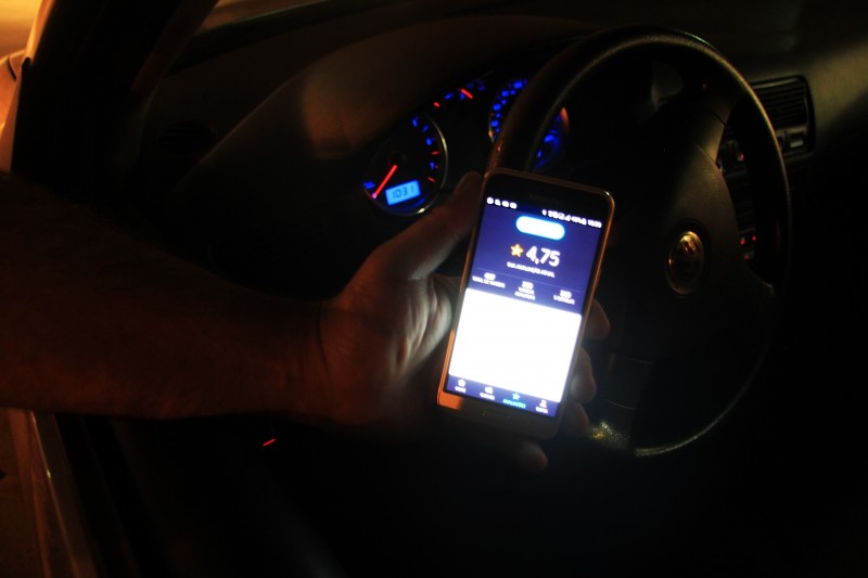 Imagem Ilustrando a Notícia: Câmara pode vetar Uber na terça