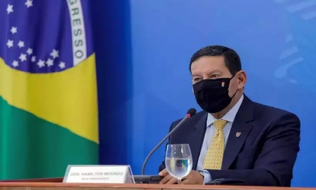 Imagem Ilustrando a Notícia: Mourão afirma que o governo estuda operação contra garimpeiros ilegais