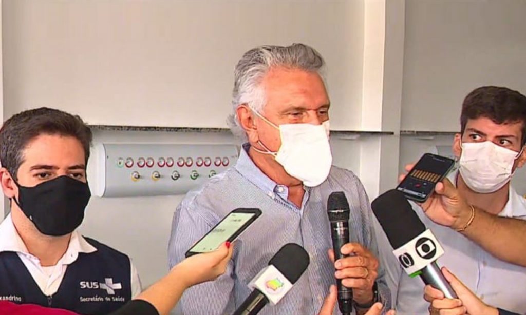 Imagem Ilustrando a Notícia: Caiado vistoria Hospital de Uruaçu e afirma que unidade começa a funcionar dia 8
