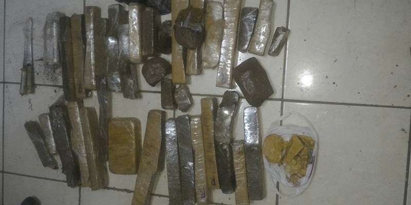 Imagem Ilustrando a Notícia: Drogas são encontradas escondidas em colunas de ferro em presídio