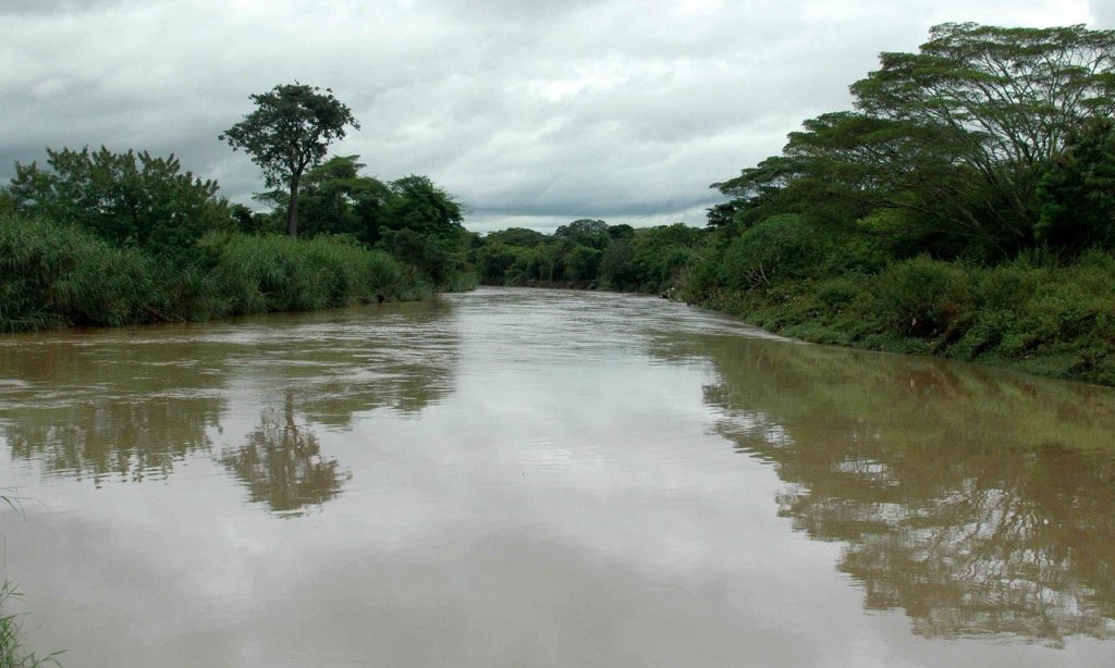Imagem Ilustrando a Notícia: Governo de Goiás libera captação e uso de água do Meia Ponte
