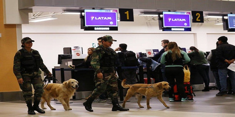 Imagem Ilustrando a Notícia: Ameaças de bombas em aviões desviam voos da Latam e Sky no Chile