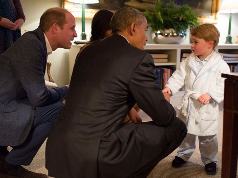 Imagem Ilustrando a Notícia: Presidente Barack Obama se encontra com o príncipe George em Londres