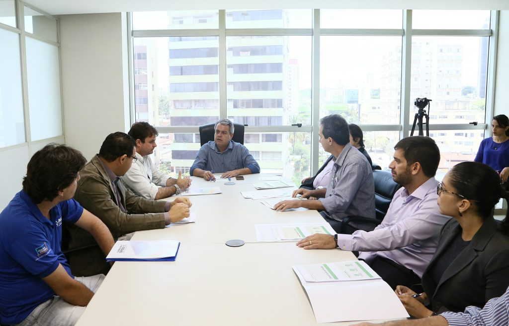 Imagem Ilustrando a Notícia: Secretário de Governo, Ernesto Roller rejeita bancar Programa Goiás na Frente