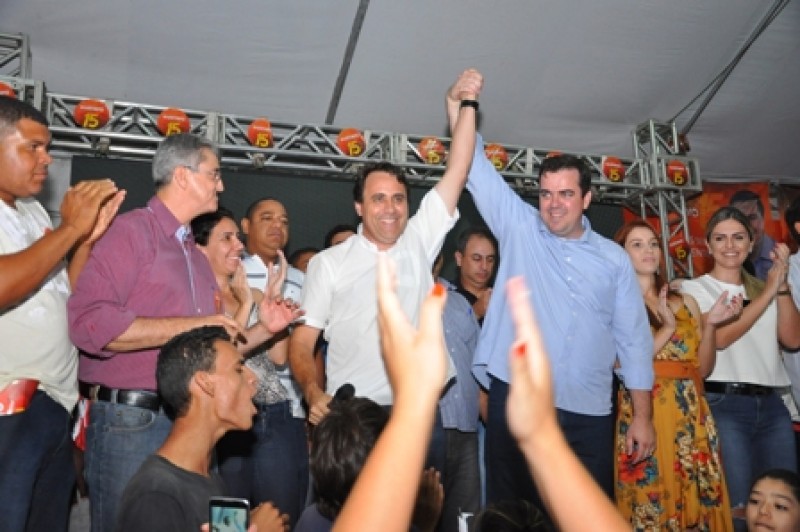 Imagem Ilustrando a Notícia: Gustavo Mendanha ganha no 1º turno
