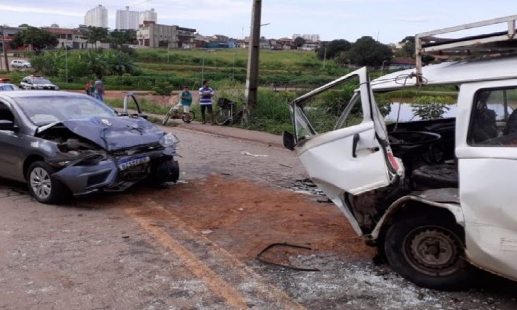 Imagem Ilustrando a Notícia: Acidente de trânsito deixa dois feridos na região noroeste de Goiânia