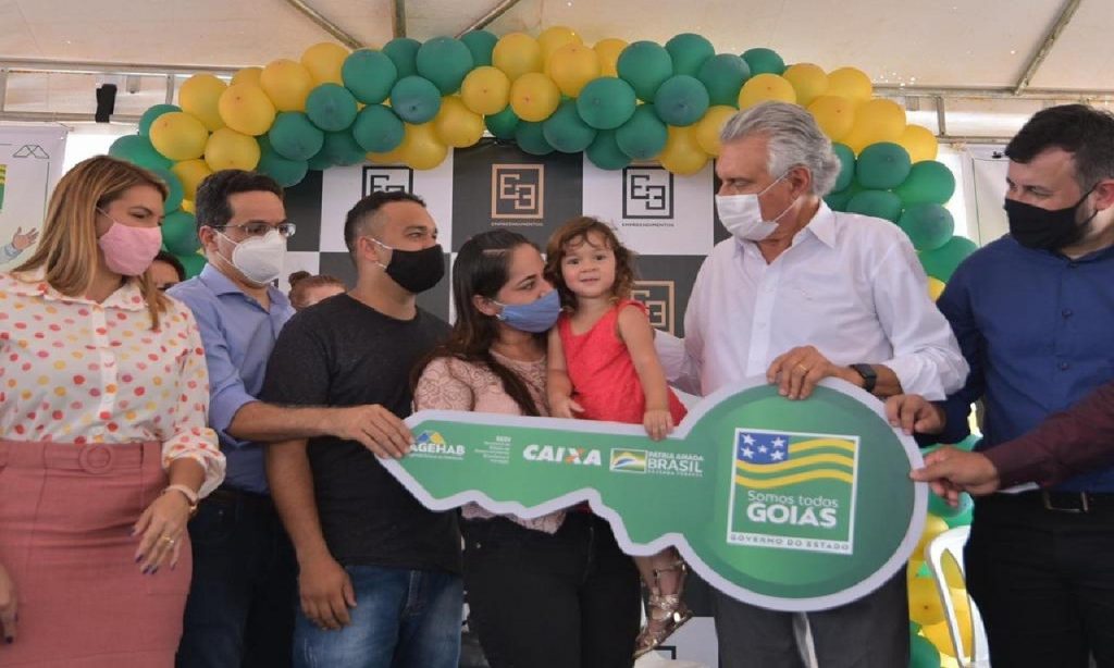 Imagem Ilustrando a Notícia: Governo de Goiás entrega 74 moradias a famílias de baixa renda, em Nova Veneza