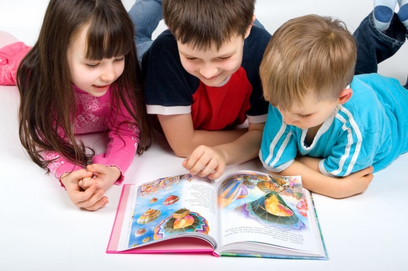 Imagem Ilustrando a Notícia: Como escolher o  livro ideal para cada faixa etária da criança