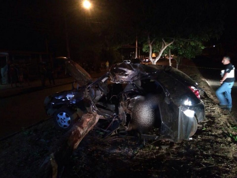 Imagem Ilustrando a Notícia: Grave acidente deixa adolescente morto e outros três jovens feridos, em Goiânia