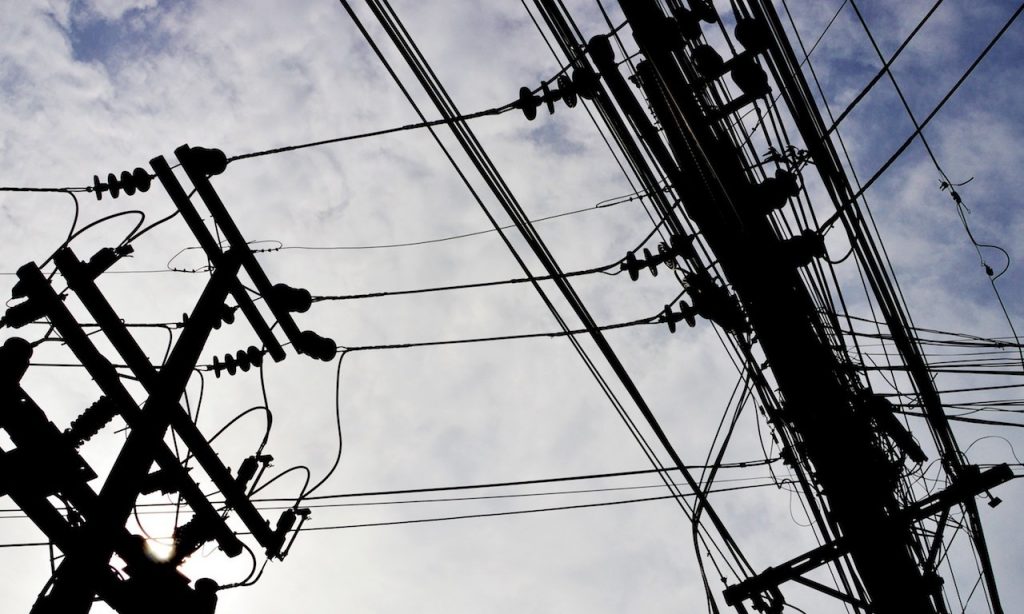 Imagem Ilustrando a Notícia: Ligação clandestina de energia elétrica termina em prisão