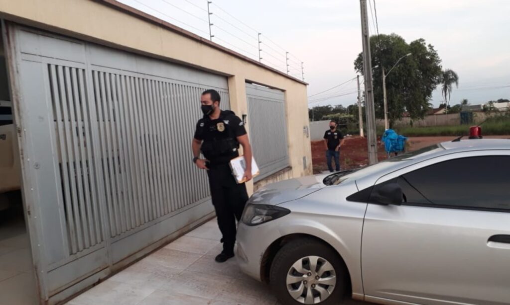 Imagem Ilustrando a Notícia: Policia Civil faz operação contra suspeitos de furarem a fila na vacinação contra Covid-19