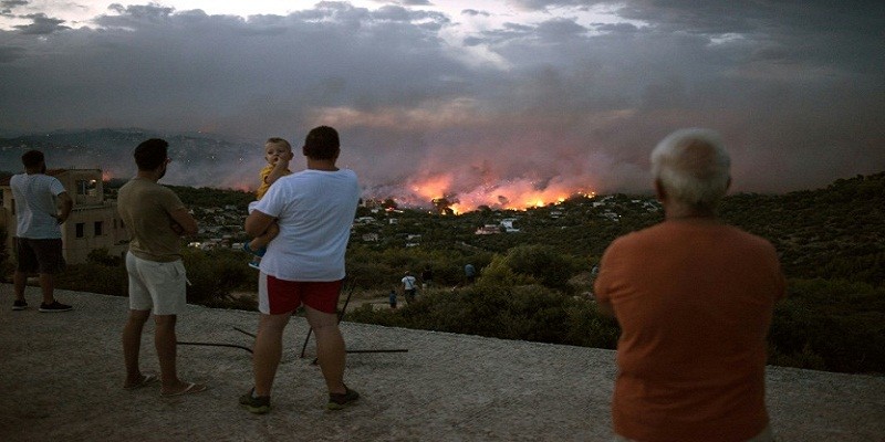 Imagem Ilustrando a Notícia: Incêndios florestais na Grécia deixam mais de 170 feridos