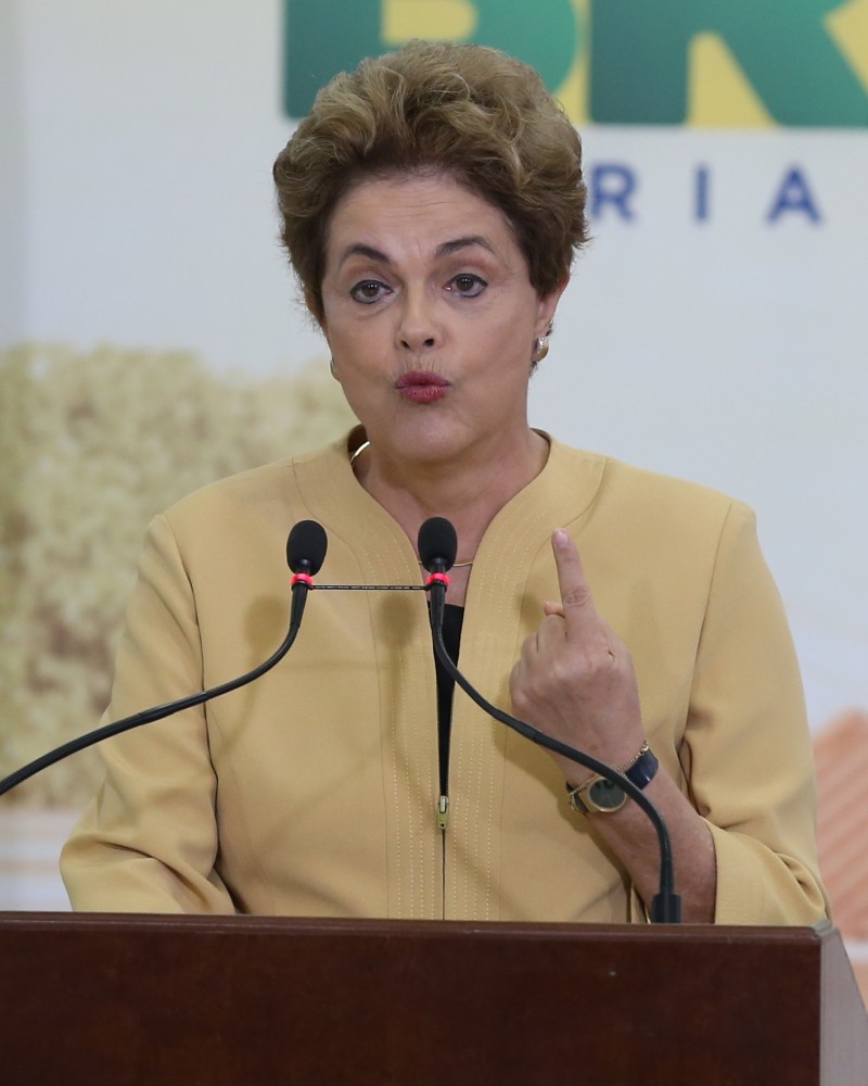 Imagem Ilustrando a Notícia: Dilma diz que fará “governo de transição” caso retorne ao poder