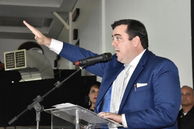Imagem Ilustrando a Notícia: Gutavo Mendanha toma posse como novo prefeito de Aparecida
