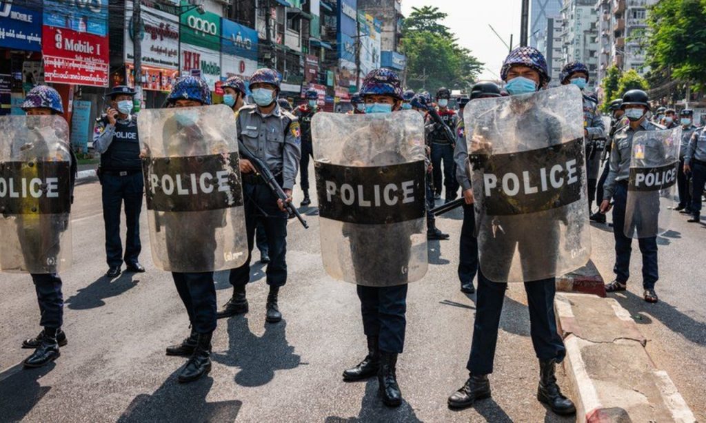 Imagem Ilustrando a Notícia: Após golpe de Estado, protestos em Myanmar são contidos com balas de borracha