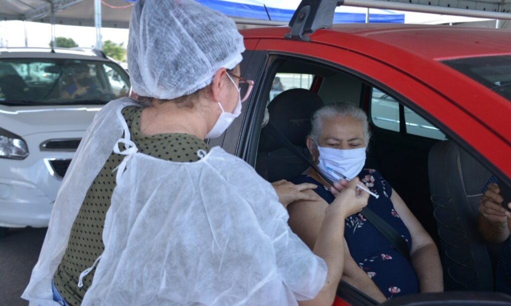 Imagem Ilustrando a Notícia: Vacinação em Aparecida de Goiânia contra Covid-19 segue neste sábado (24)