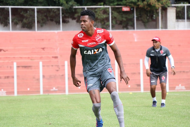 Imagem Ilustrando a Notícia: Atlético-GO contrata volante Moacir, que estava no Vila Nova