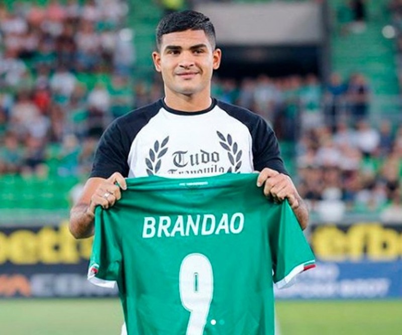 Imagem Ilustrando a Notícia: Junior Brandão, ex-Atlético, negocia vinda para o Goiás